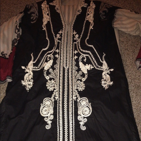 Pakistani designer lawn - Picture 3 of 4